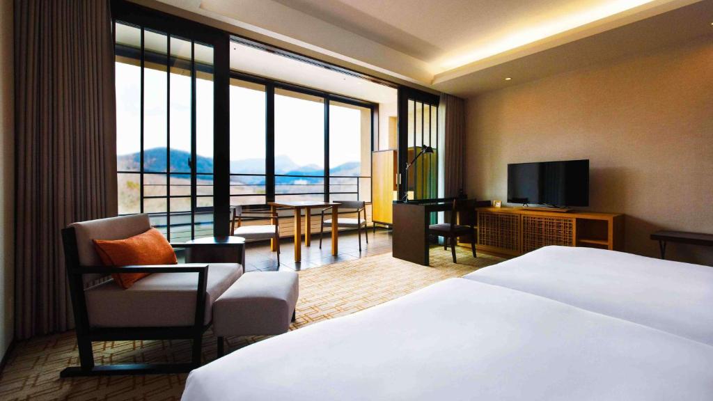 Postel nebo postele na pokoji v ubytování Hyatt Regency Hakone Resort and Spa