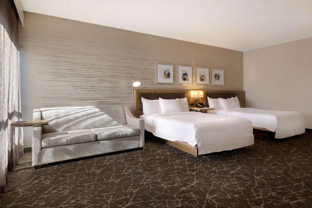 Hilton Garden Inn Anaheim Resort - Deluxe Queen Room Con Dos Camas Queen Y Sofá Cama