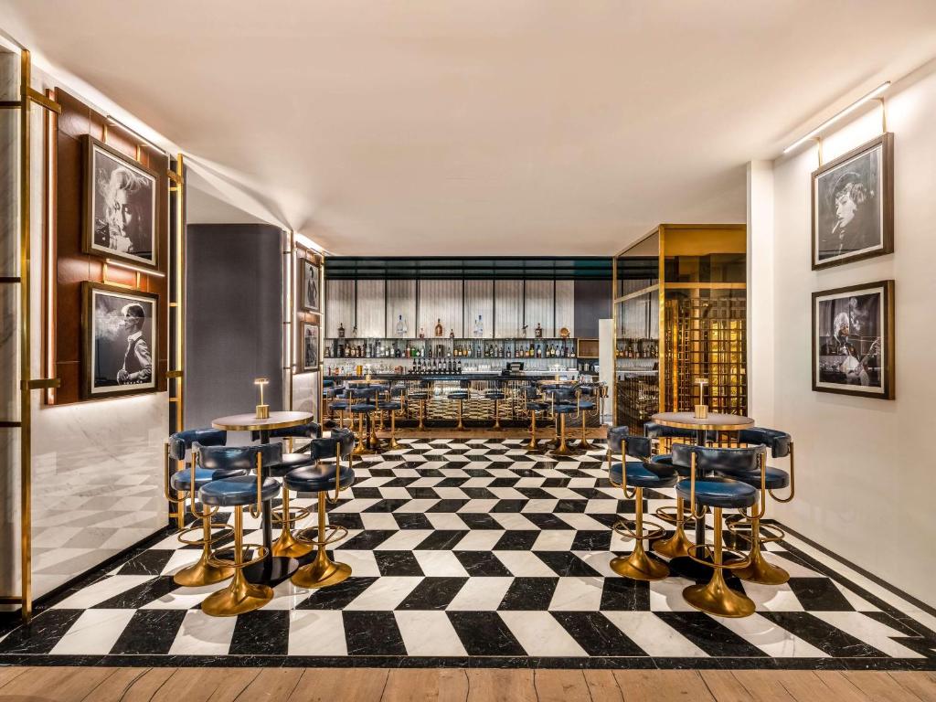 Lounge nebo bar v ubytování Rixos Gulf Hotel Doha