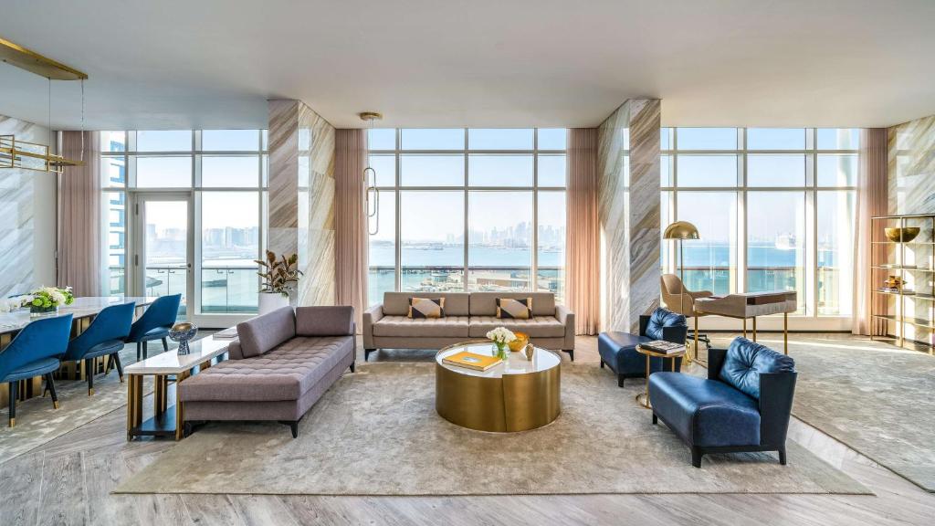 Posezení v ubytování Rixos Gulf Hotel Doha