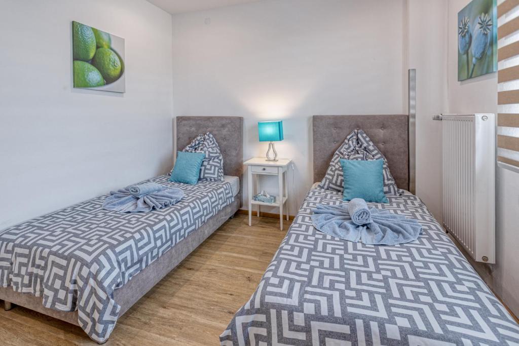 Un pat sau paturi într-o cameră la TOUCH DOWN Motel