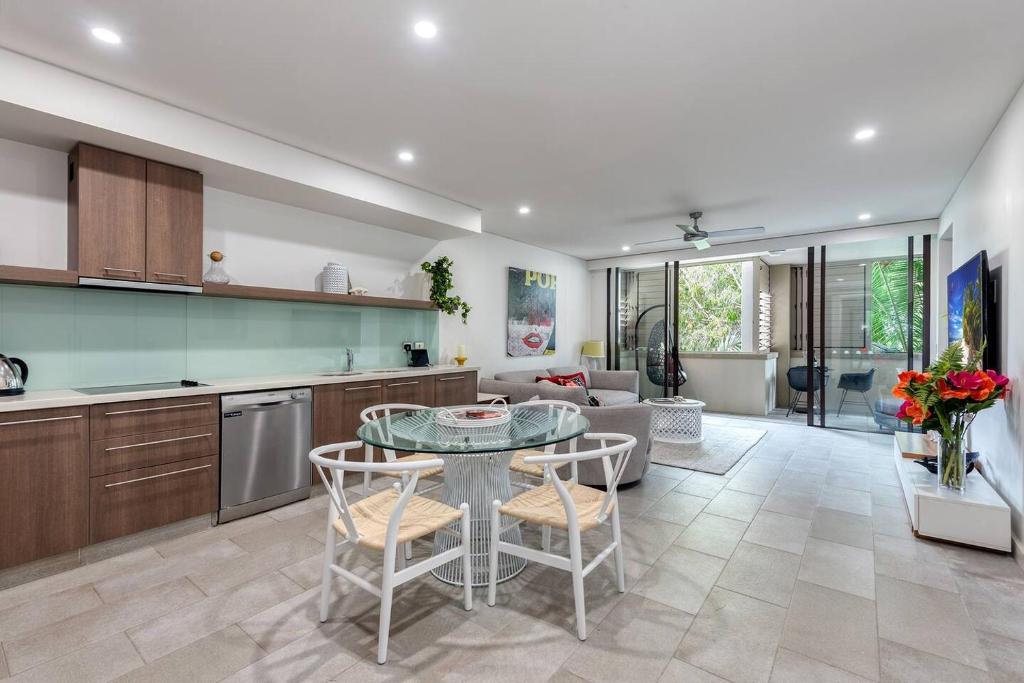 Gallery image of 'Hibiscus Haven' Resort-style Chic by the Beach in Palm Cove