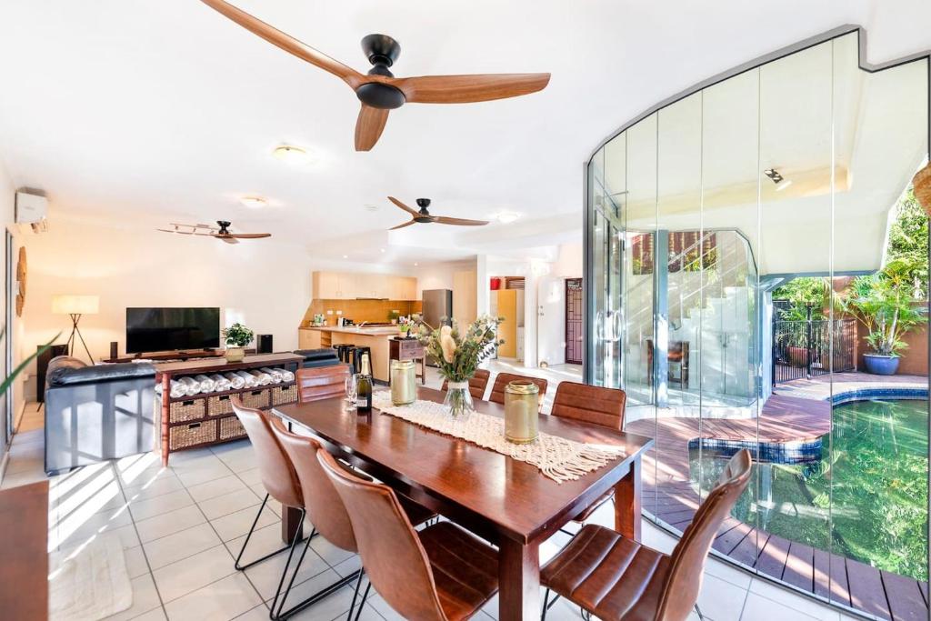 Incredible Poolside Treasure in Fannie Bay, Darwin (updated prices 2024)