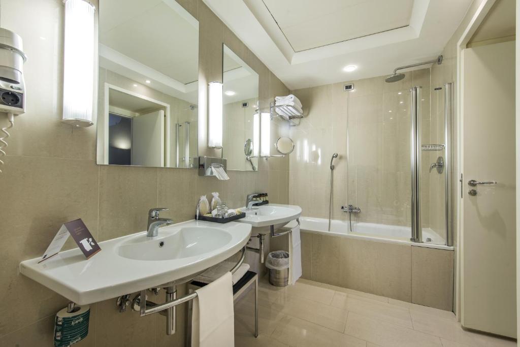 Palazzo Caracciolo Naples - Resim 40