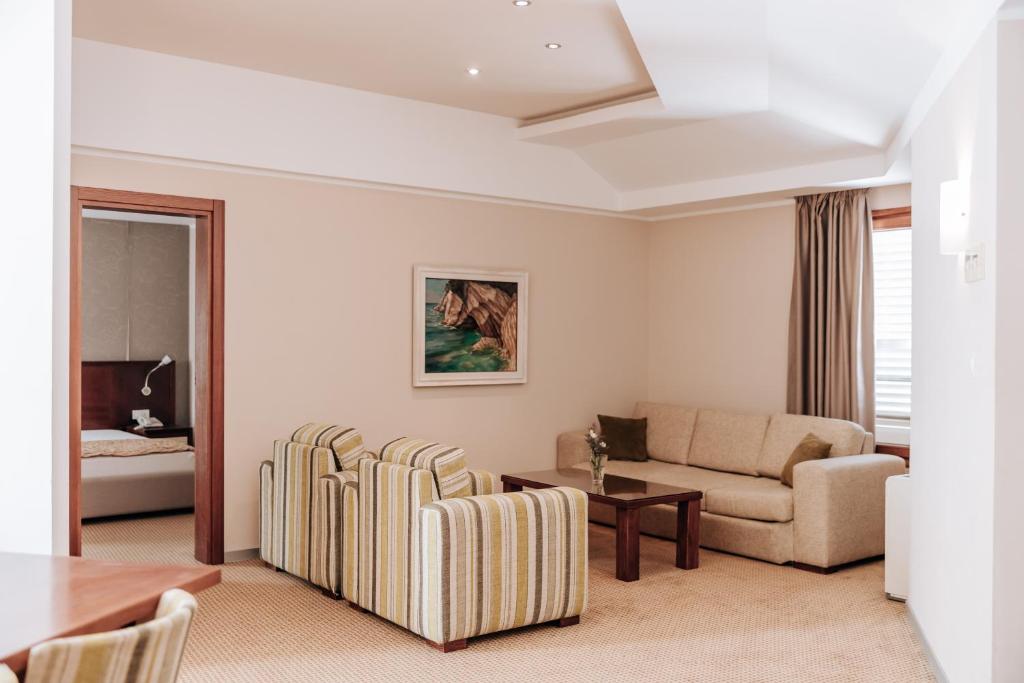 a living room with a couch and a table at Apartments Del Mar in Petrovac na Moru