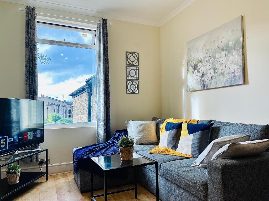a living room with a couch and a tv at 2 Bedroom Flat In Central London in London
