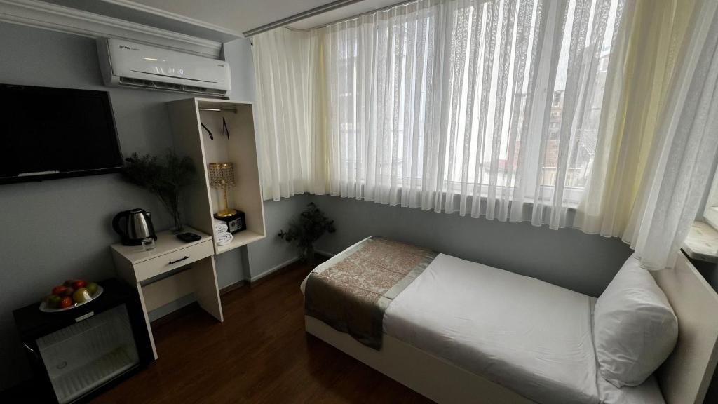 TV a/nebo společenská místnost v ubytování Bali Star City Hotel