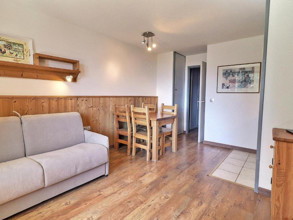 Posedenie v ubytovaní Appartement skis aux pieds à La Tania - 2 pièces, 4 pers, avec balcon, proche centre station - FR-1-182A-29