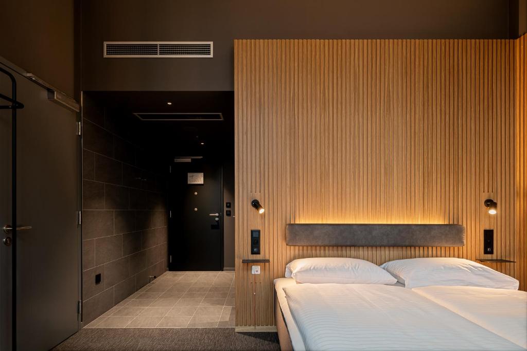 Postel nebo postele na pokoji v ubytování Zleep Hotel Prague