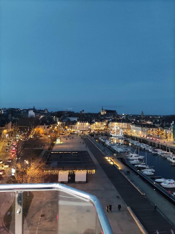 Nespecifikovaný výhled na destinaci Vannes nebo výhled na město při pohledu z hotelu