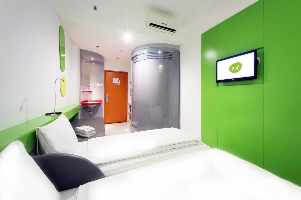 Postel nebo postele na pokoji v ubytování POP! Hotel Kemang Jakarta
