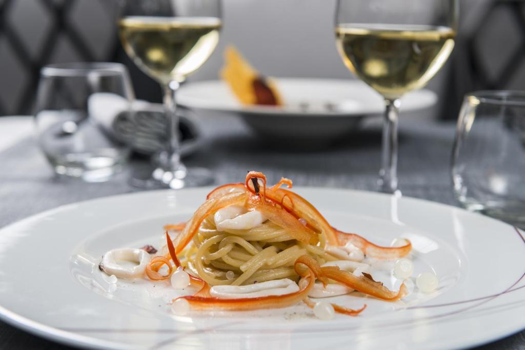 Palazzo Caracciolo Naples - Resim 28