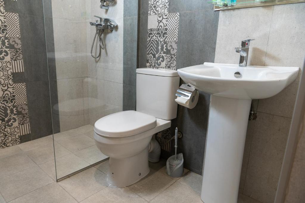 Koupelna v ubytování Aeka hotel