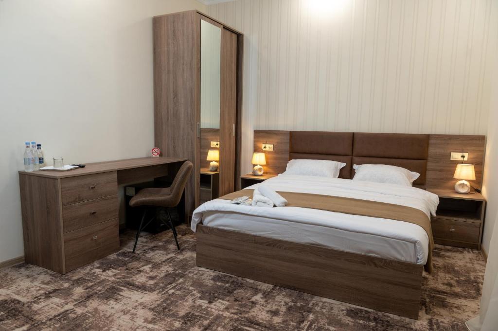 Postel nebo postele na pokoji v ubytování Aeka hotel