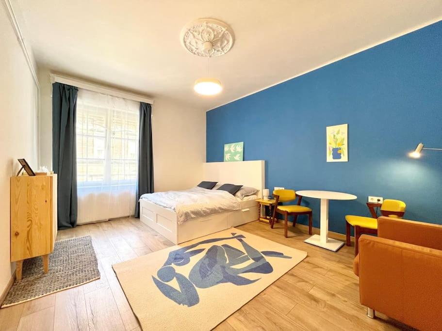Stray Birds Fashion Apartment with 2PPL/WIFI/AC 1073 Budapest, 42 - 44 Kertész utca kép - 1