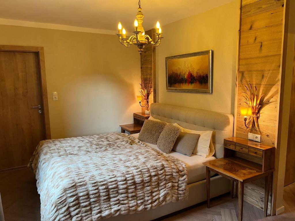 Postel nebo postele na pokoji v ubytování Ferienapartment Residenz "Weisses Rössl am See"