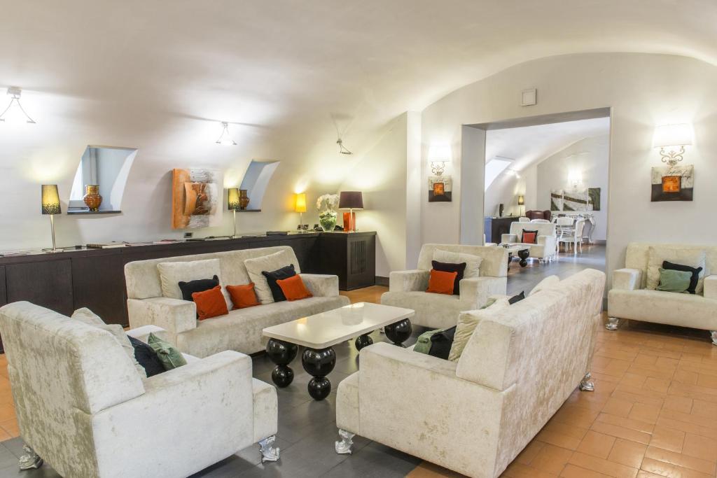 Palazzo Caracciolo Naples - Resim 21