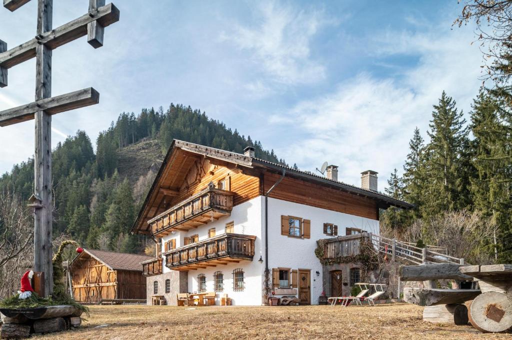 a large white house with a wooden roof at Thomasegg Hof Linde in Sarntal