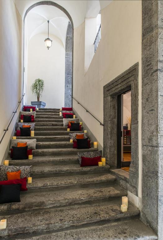 Palazzo Caracciolo Naples - Resim 42