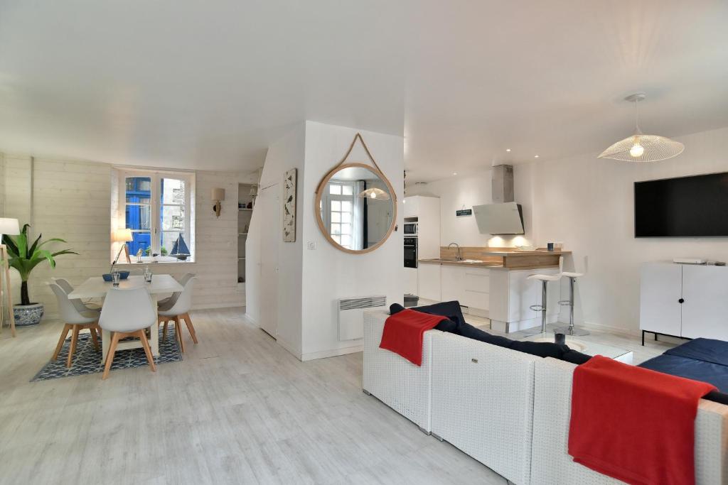 a living room with a couch and a table at L'Escale Cancalaise - Maison de pêcheur 150m du port in Cancale