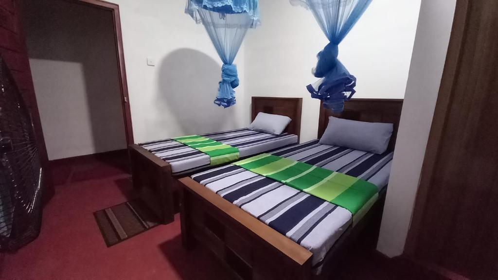 Postel nebo postele na pokoji v ubytování Sewana Guest INN