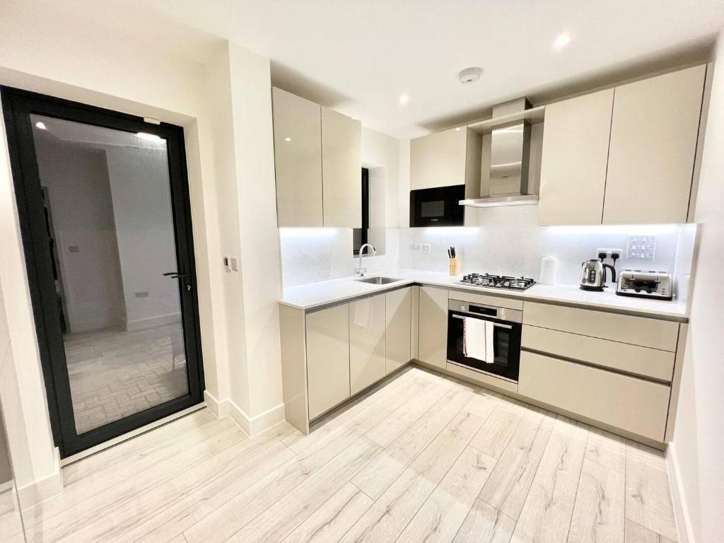Queens Luxury Apartments Wembley Stadium - London - Two-Bedroom Apartment