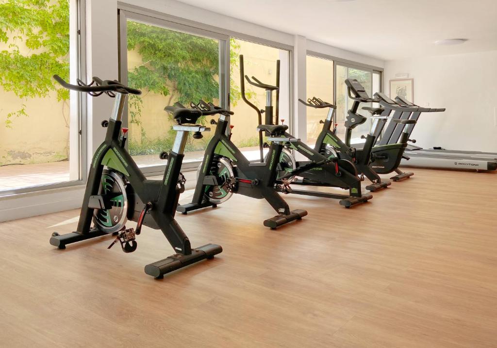The fitness centre and/or fitness facilities at Hotel Morito