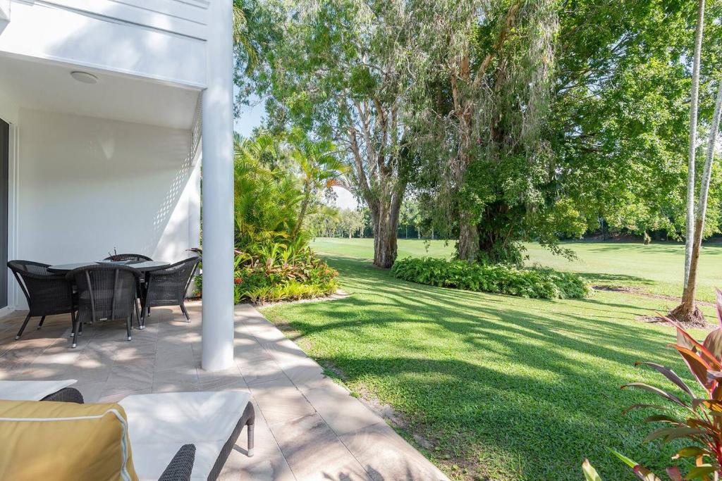 Zahrada ubytování Tropical Resort-style Living on Mirage Golf Course