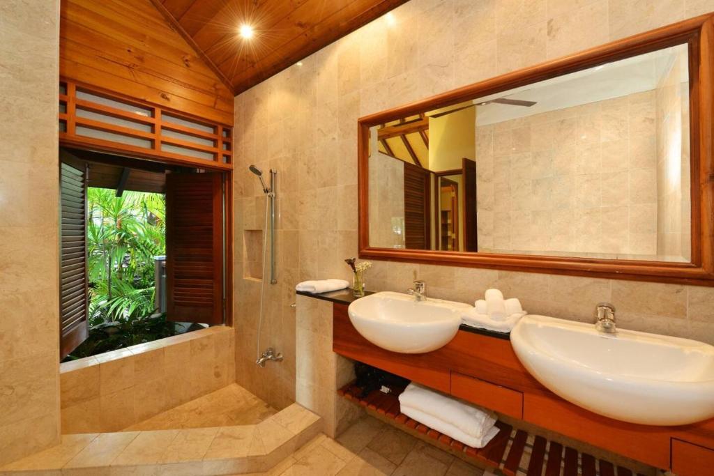 Koupelna v ubytování Palm Bliss Villa - A Central Balinese Pool Oasis