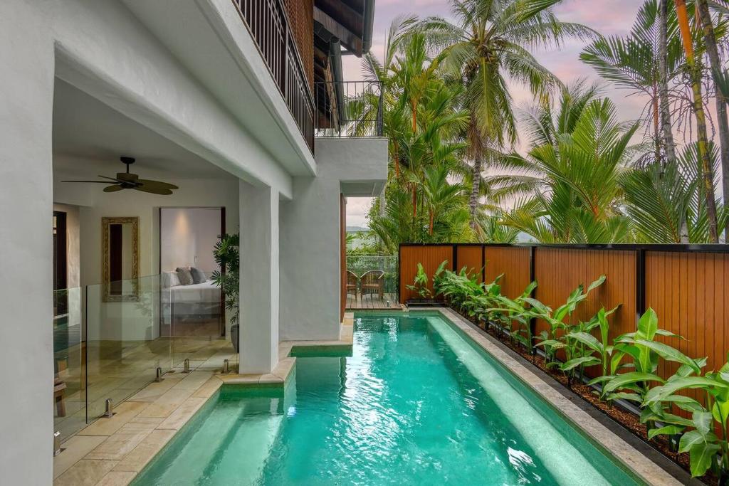 Bazén v ubytování Palm Bliss Villa - A Central Balinese Pool Oasis nebo v jeho okolí