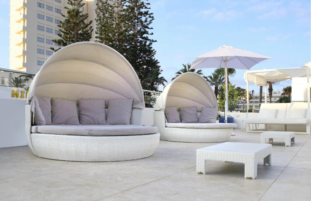 A seating area at Hotel Morito