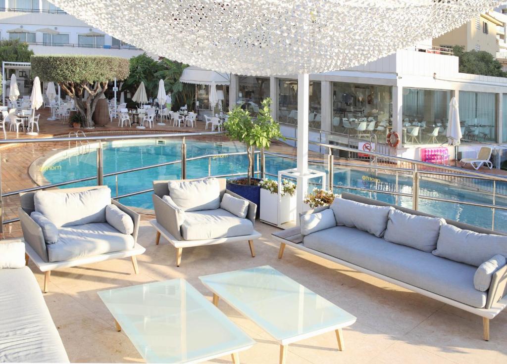 The swimming pool at or close to Hotel Morito