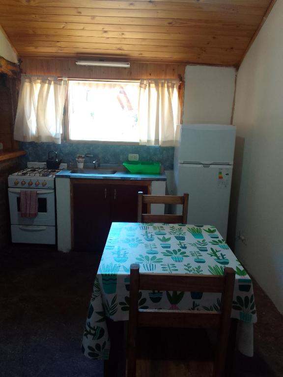 Kuchyň nebo kuchyňský kout v ubytování CABAÑAS EL PALENQUE