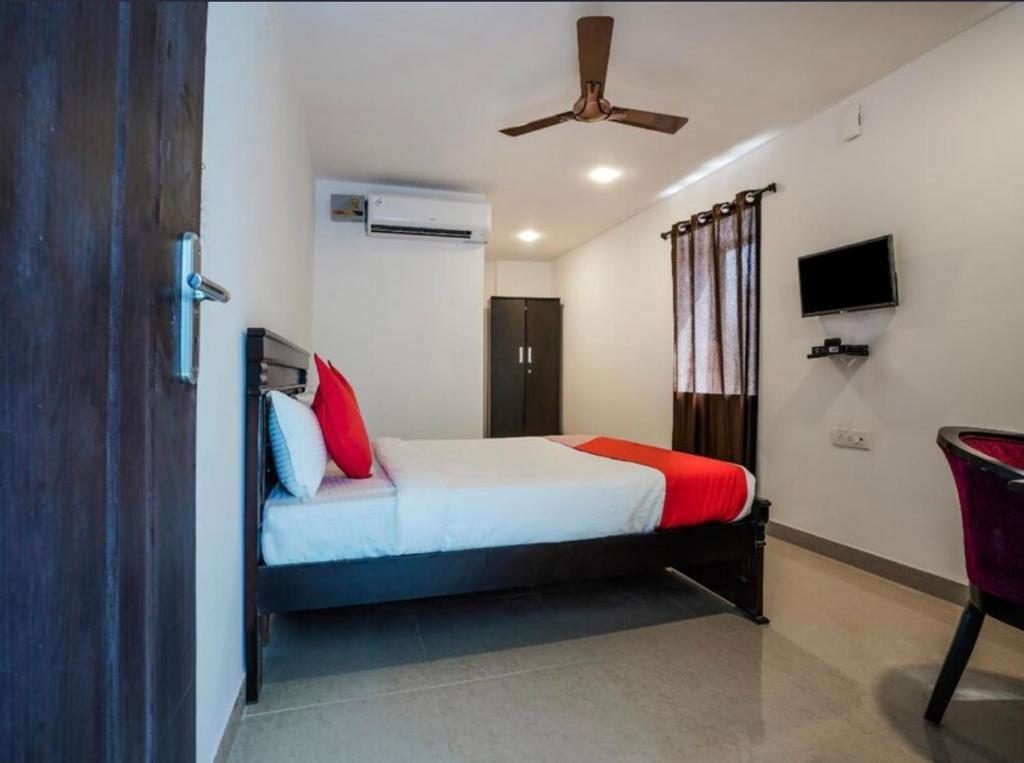 a bedroom with a bed and a ceiling fan at THE METRO INTERNATIONAL HOTEL in Hyderabad