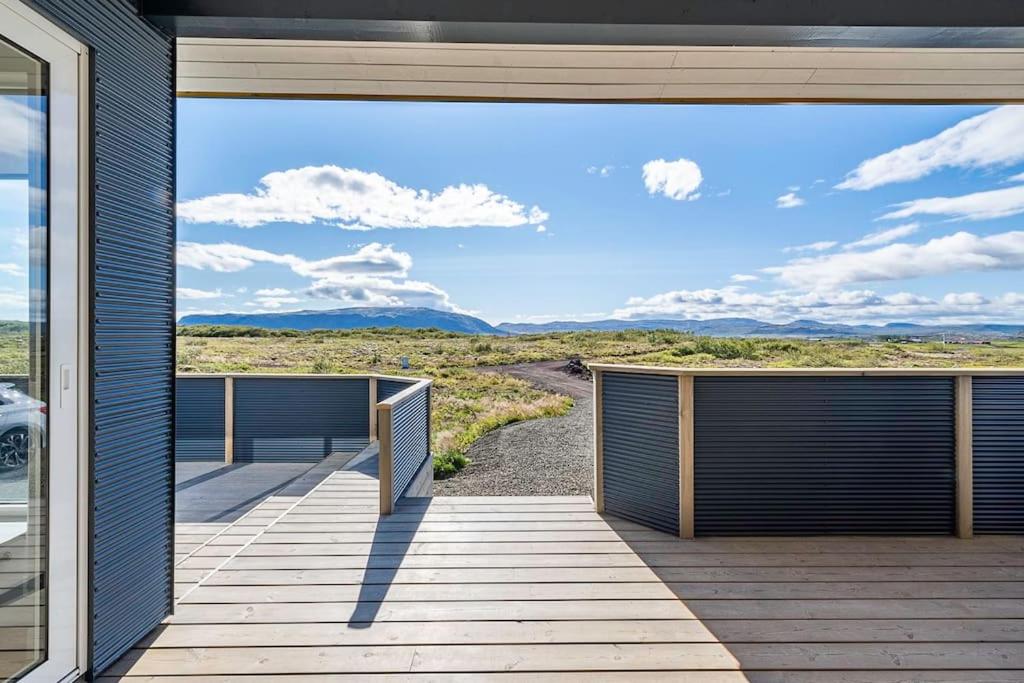 una vista dal balcone di una casa di Luxury Villa in Golden Circle with hot tub a Selfoss