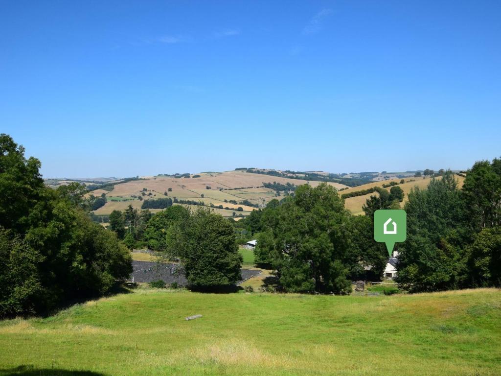 a green sign on a hill with a number four at 2 Bed in Presteigne 75066 in Whitton