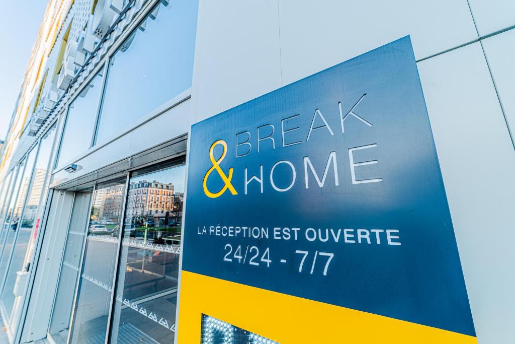 a sign on the side of a building at Break & Home Paris Italie Porte de Choisy in Ivry-sur-Seine