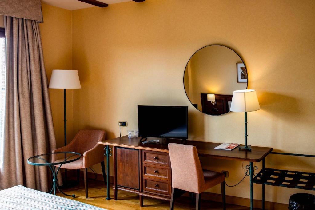 TV a/nebo společenská místnost v ubytování Hotel Spa Tudanca Aranda