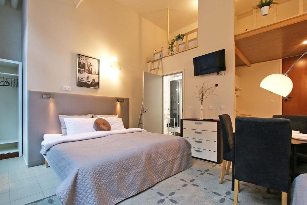 Кровать или кровати в номере Silver Home