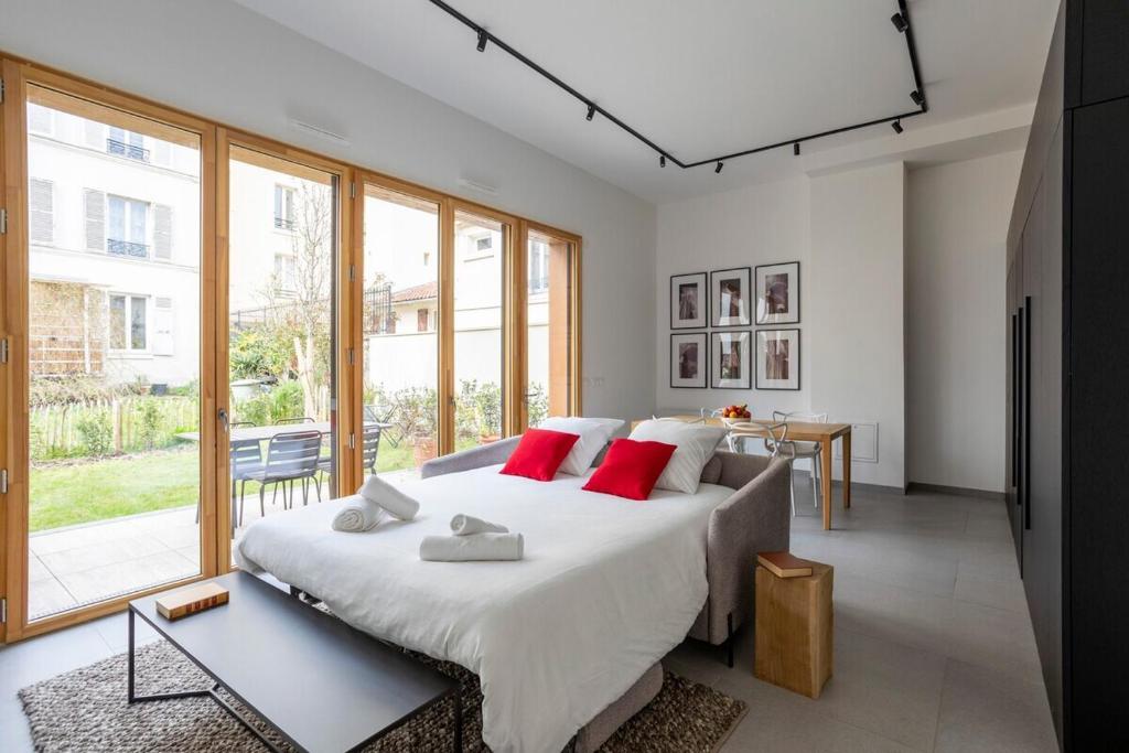 Ein Bett oder Betten in einem Zimmer der Unterkunft Modern Loft in Paris Montreuil