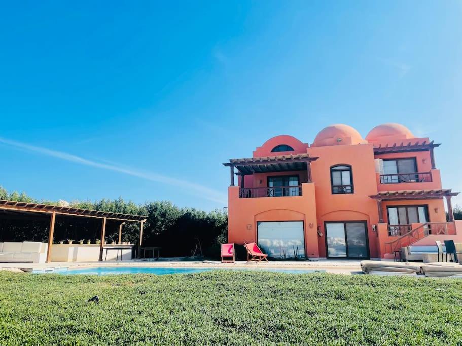 Το κτήριο όπου στεγάζεται  η βίλα