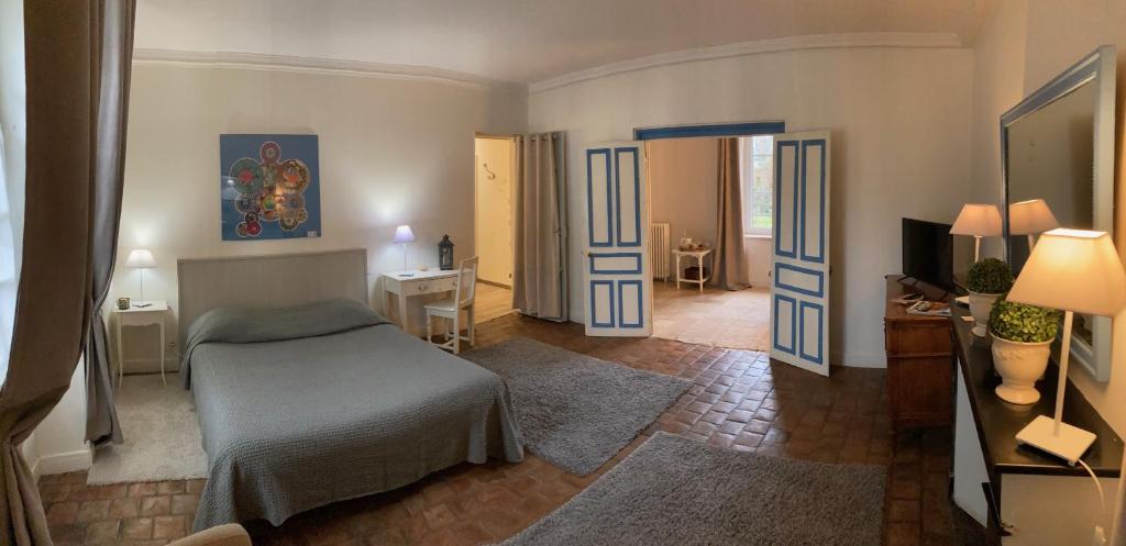 TV a/nebo společenská místnost v ubytování Le Béguinage