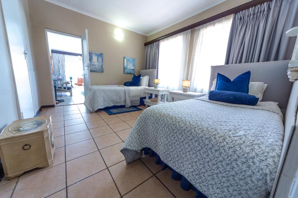 Letto o letti in una camera di Graceland Self-Catering Cottages