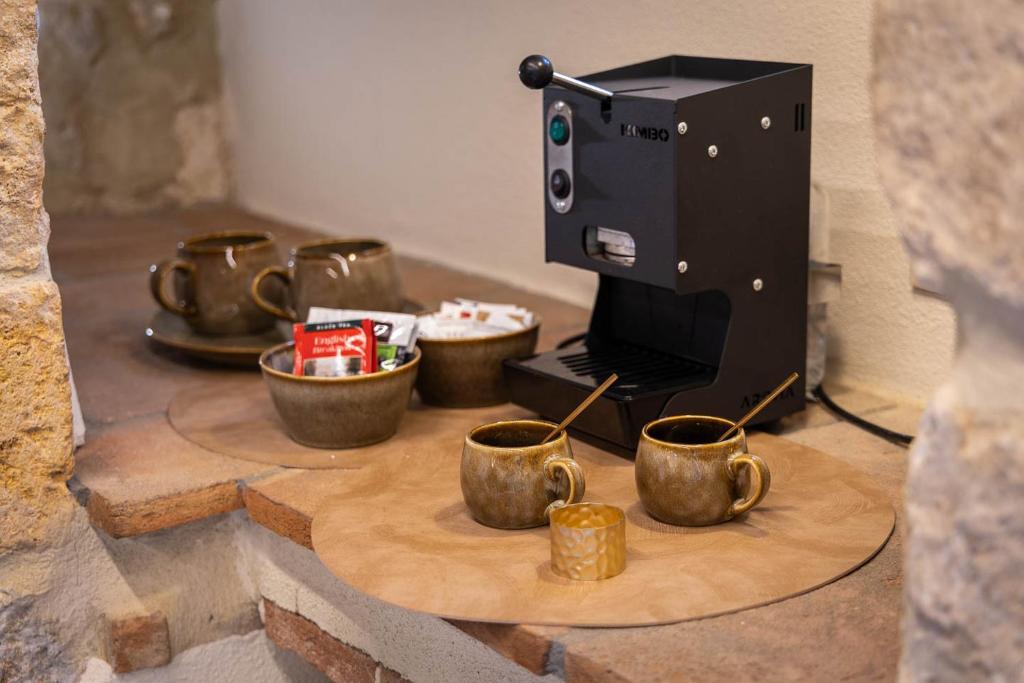 Příslušenství pro přípravu čaje a kávy v ubytování Sognare nel Castello
