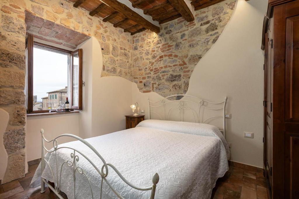 Postel nebo postele na pokoji v ubytování Sognare nel Castello