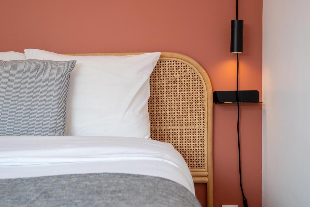 Posteľ alebo postele v izbe v ubytovaní Bright 3-bedroom 2-bathroom flat