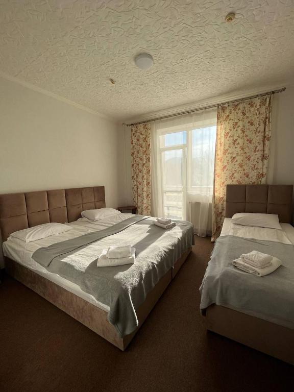 Postel nebo postele na pokoji v ubytování Hotel Continent