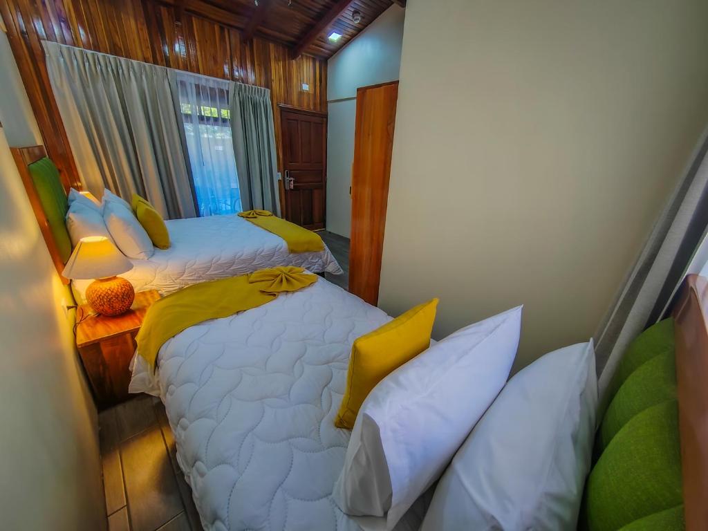 Postel nebo postele na pokoji v ubytování Sibu Boutique Hotel