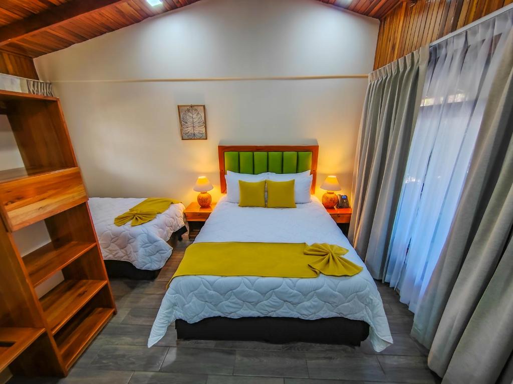 Postel nebo postele na pokoji v ubytování Sibu Boutique Hotel