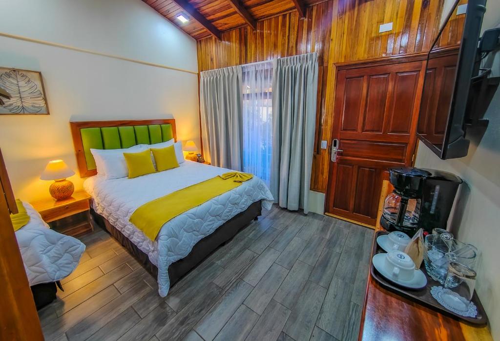 Postel nebo postele na pokoji v ubytování Sibu Boutique Hotel